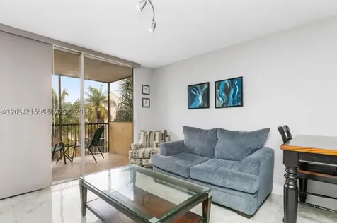 8323 Lake Drive Doral FL 33166