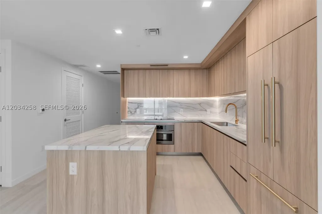77 SE 5 Th Street Miami FL 33131