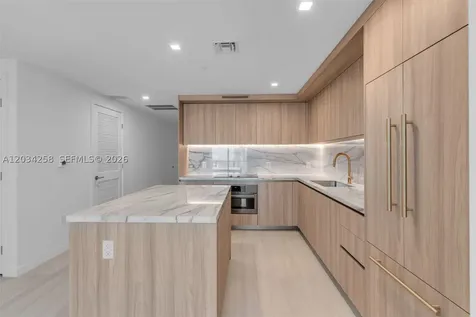 77 SE 5 Th Street Miami FL 33131