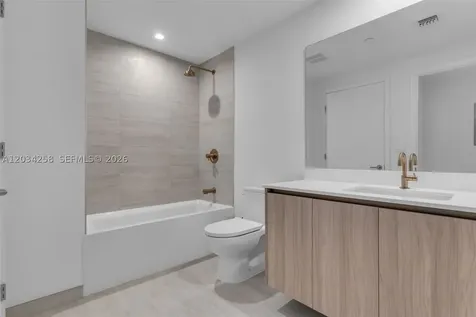 77 SE 5 Th Street Miami FL 33131