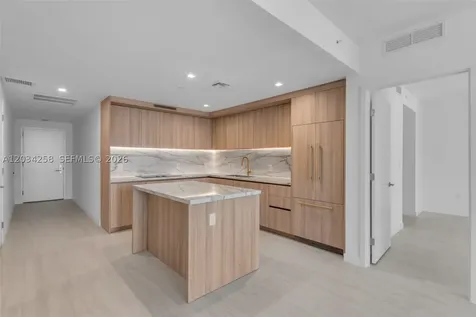 77 SE 5 Th Street Miami FL 33131