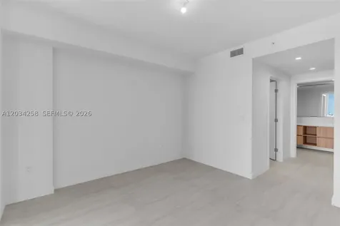 77 SE 5 Th Street Miami FL 33131