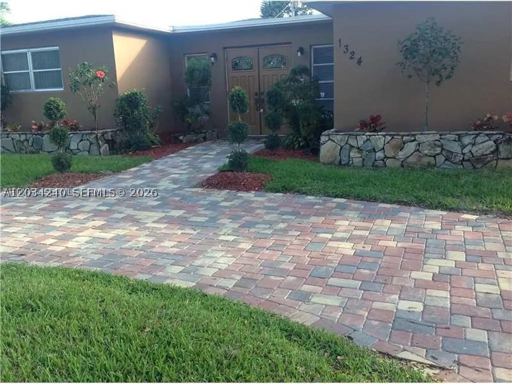 1324 Washington Street Hollywood FL 33019