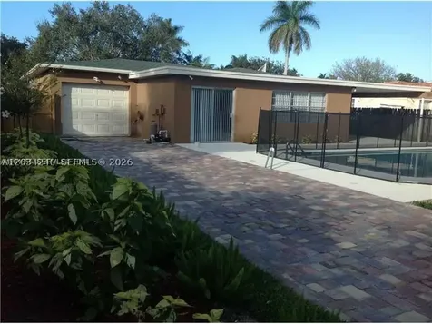 1324 Washington Street Hollywood FL 33019