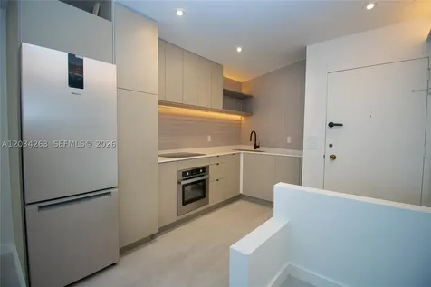 2899 Collins Avenue Miami Beach FL 33140
