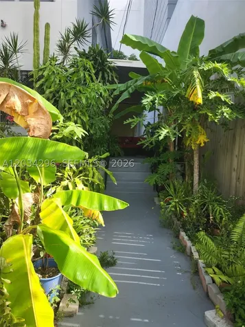 364 SW 11th Street Miami FL 33130