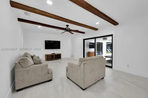 6860 SW 99th Terrace Pinecrest FL 33156