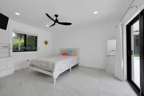 6860 SW 99th Terrace Pinecrest FL 33156