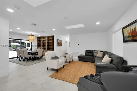 6860 SW 99th Terrace Pinecrest FL 33156