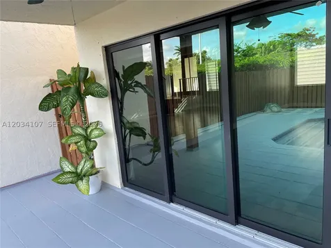 Miami FL 33196