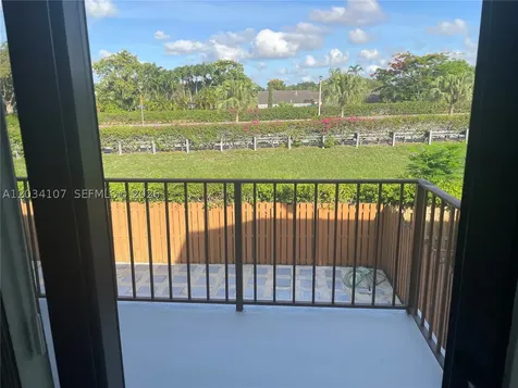 Miami FL 33196