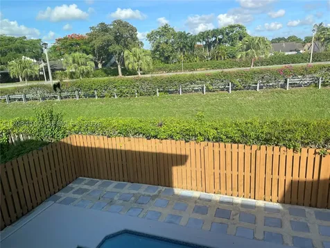 Miami FL 33196