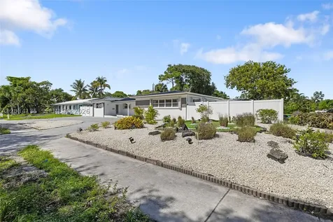 1221 SE 10th Street Deerfield Beach FL 33441
