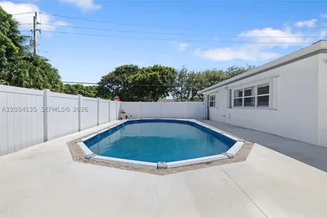 1221 SE 10th Street Deerfield Beach FL 33441