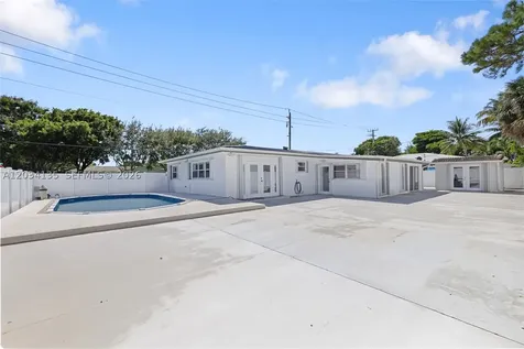 1221 SE 10th Street Deerfield Beach FL 33441