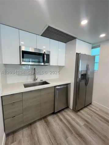 729 Meridian Avenue Miami Beach FL 33139