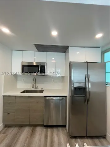 729 Meridian Avenue Miami Beach FL 33139