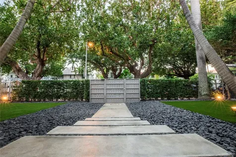 729 Meridian Avenue Miami Beach FL 33139