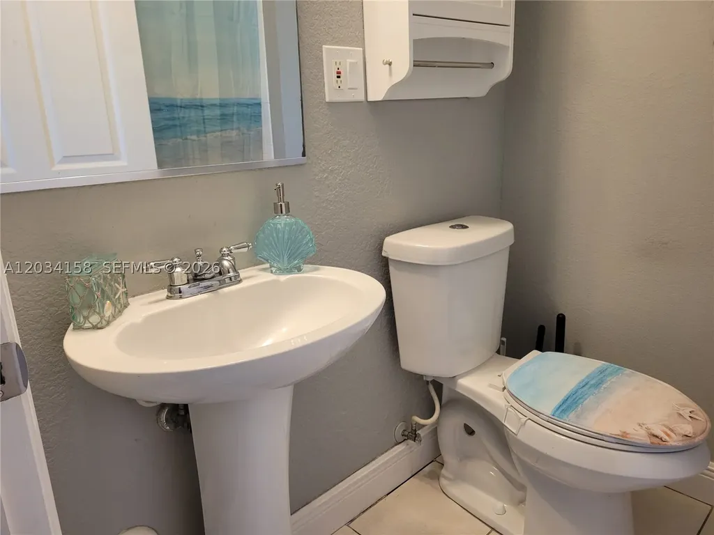 2560 NE 8th Terrace Pompano Beach FL 33064