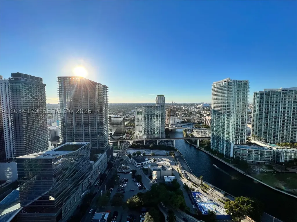 68 SE 6th Street Miami FL 33131