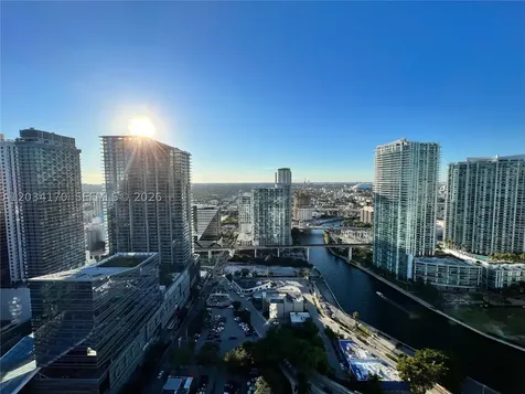 68 SE 6th Street Miami FL 33131
