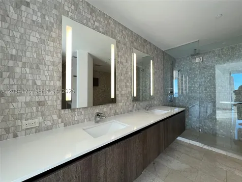68 SE 6th Street Miami FL 33131