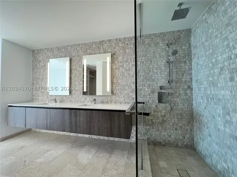 68 SE 6th Street Miami FL 33131