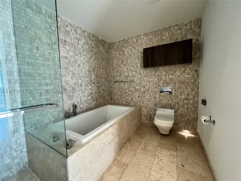 68 SE 6th Street Miami FL 33131
