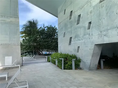 68 SE 6th Street Miami FL 33131