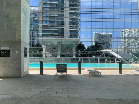 68 SE 6th Street Miami FL 33131