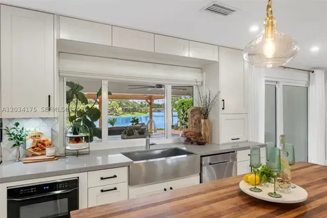 8601 Dundee Terrace Miami Lakes FL 33016