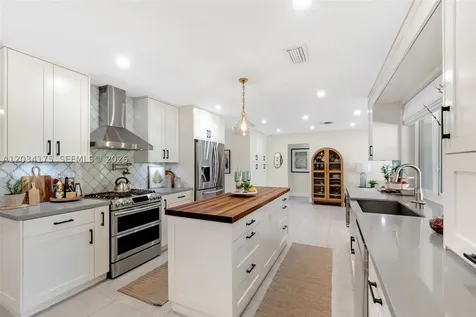 8601 Dundee Terrace Miami Lakes FL 33016