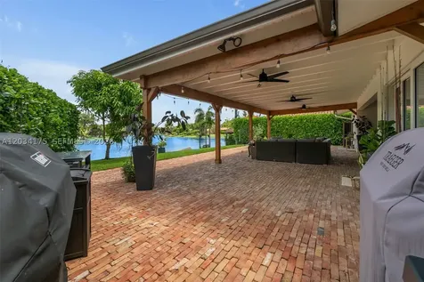 8601 Dundee Terrace Miami Lakes FL 33016