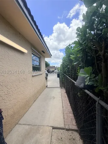 3821 SW 89th Court Miami FL 33165