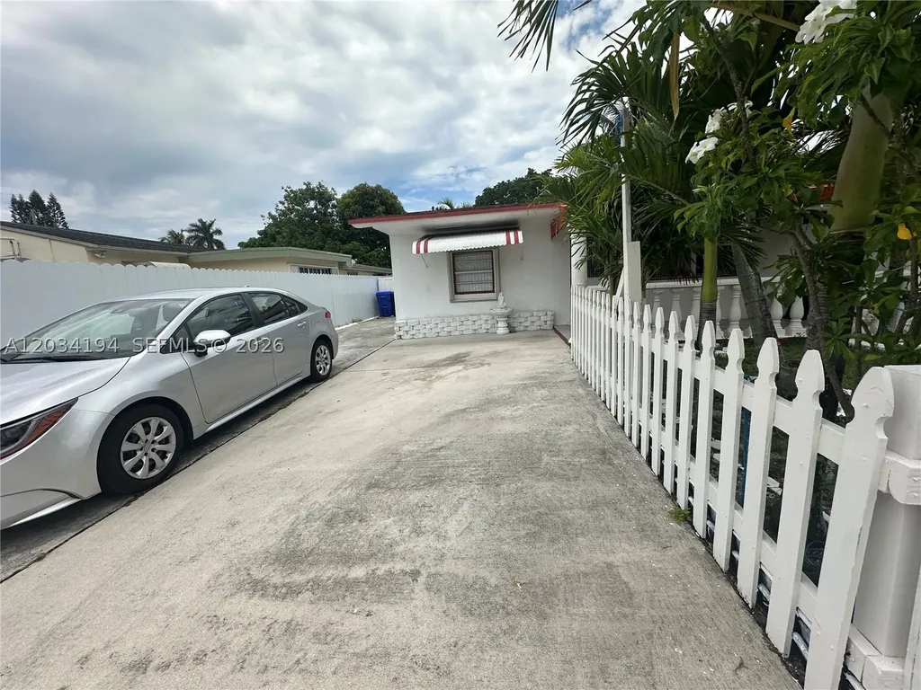 1215 S 24th Avenue Hollywood FL 33020
