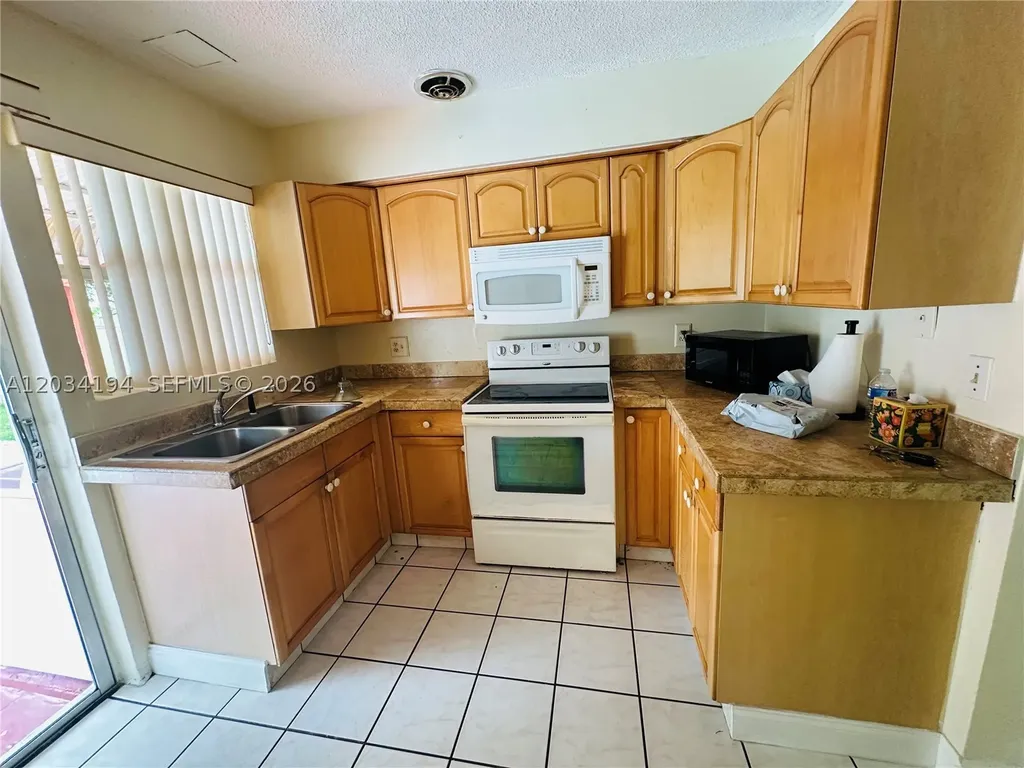 1215 S 24th Avenue Hollywood FL 33020