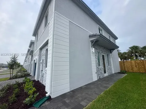 705 SE 13th St Circle Homestead FL 33034