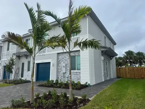 705 SE 13th St Circle Homestead FL 33034