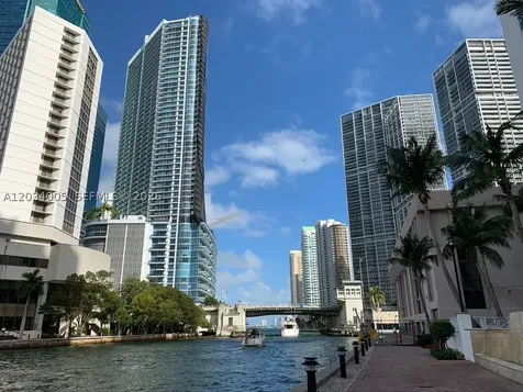 31 SE 5th Street Miami FL 33131