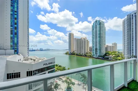 300 S Biscayne Bluv Miami FL 33131