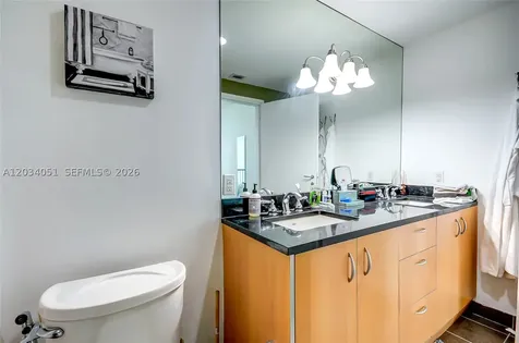 300 S Biscayne Bluv Miami FL 33131