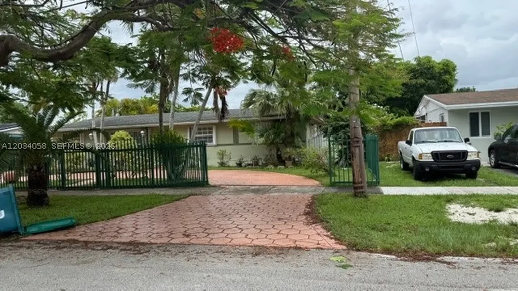 6081 SW 109th Court Miami FL 33173