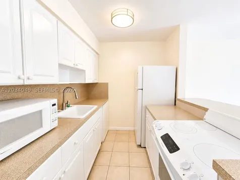 3217 NE 7th Place Pompano Beach FL 33062