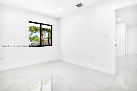 9290 NW 32nd Ct Road Miami FL 33147