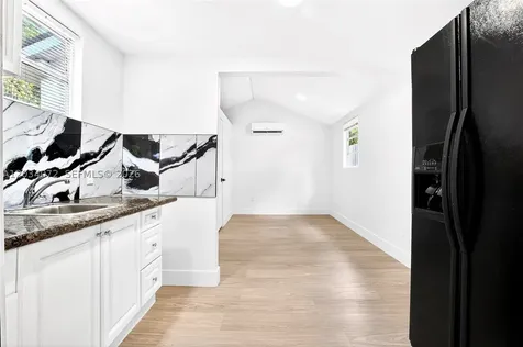 9290 NW 32nd Ct Road Miami FL 33147