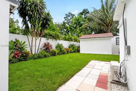 9290 NW 32nd Ct Road Miami FL 33147