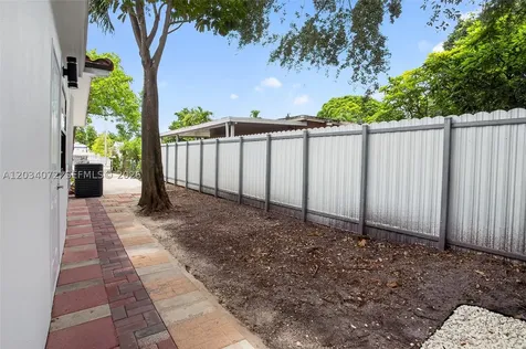 9290 NW 32nd Ct Road Miami FL 33147