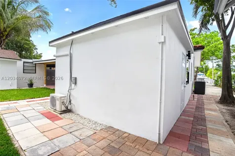 9290 NW 32nd Ct Road Miami FL 33147