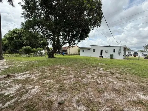 521 E 33rd Street Hialeah FL 33013