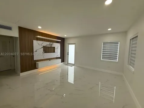521 E 33rd Street Hialeah FL 33013